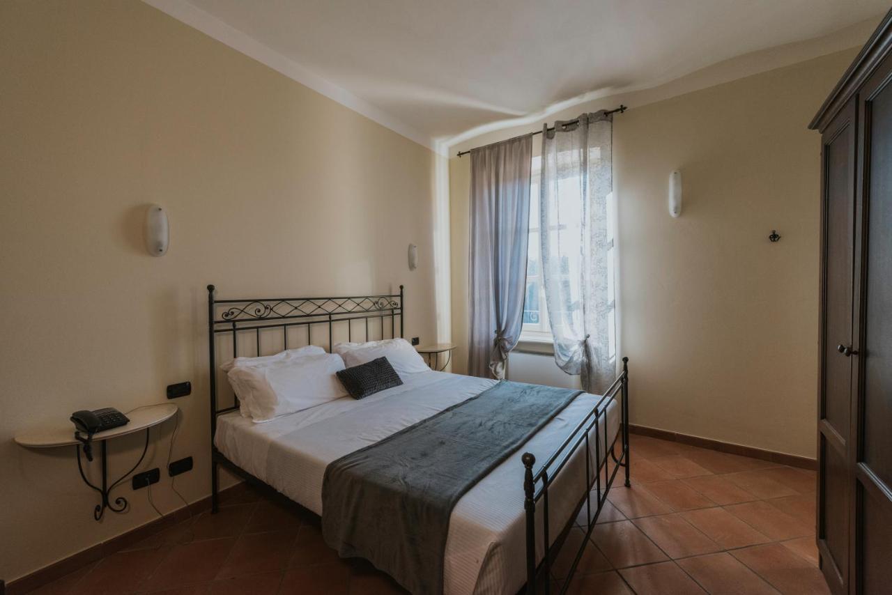 Il Castello Di Bubbio Hotell Exteriör bild