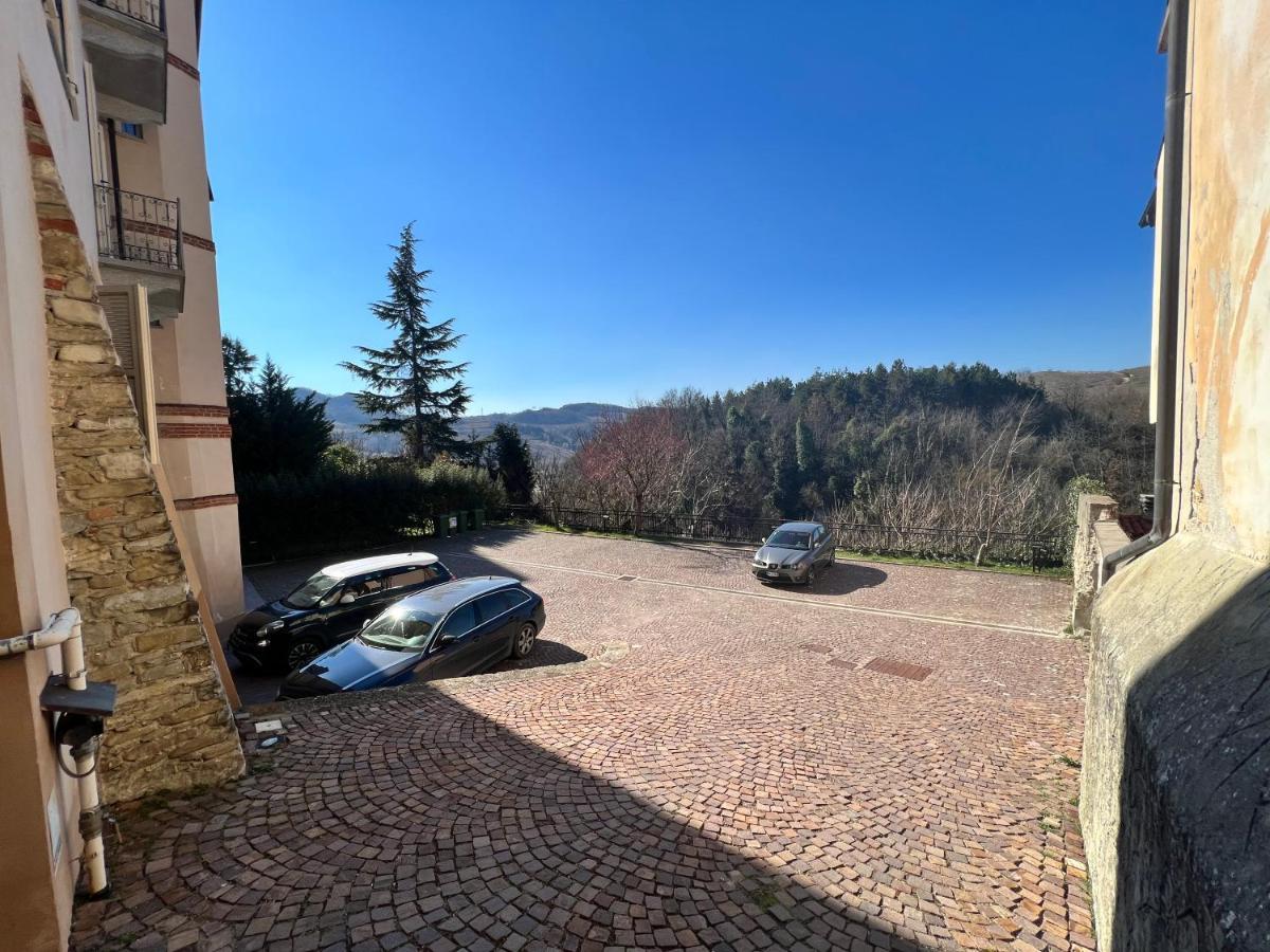 Il Castello Di Bubbio Hotell Exteriör bild
