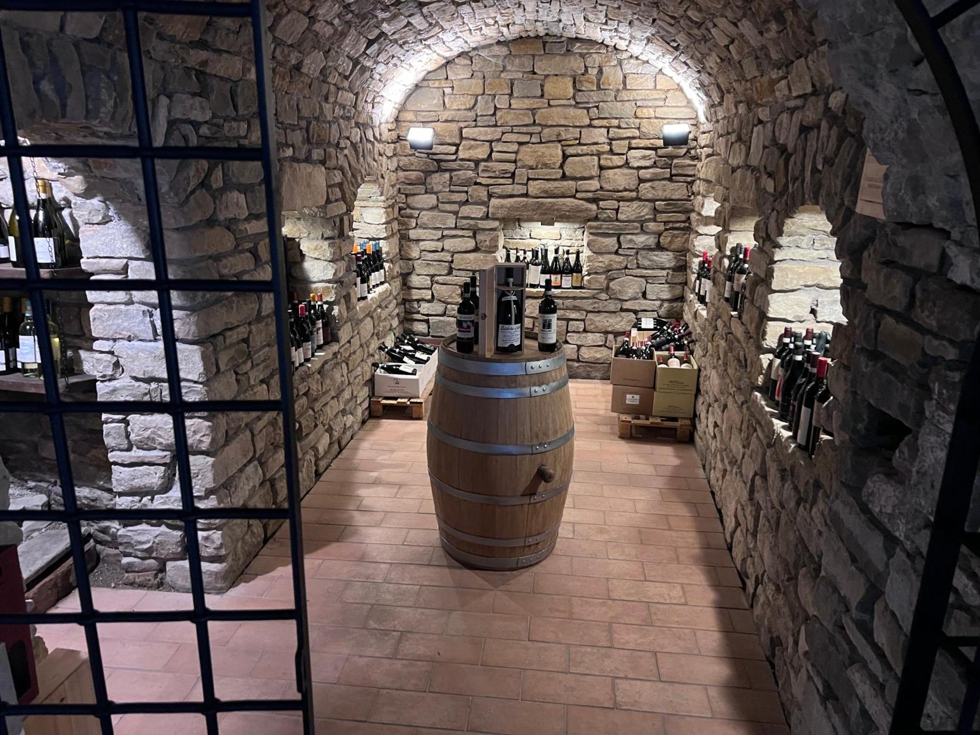 Il Castello Di Bubbio Hotell Exteriör bild