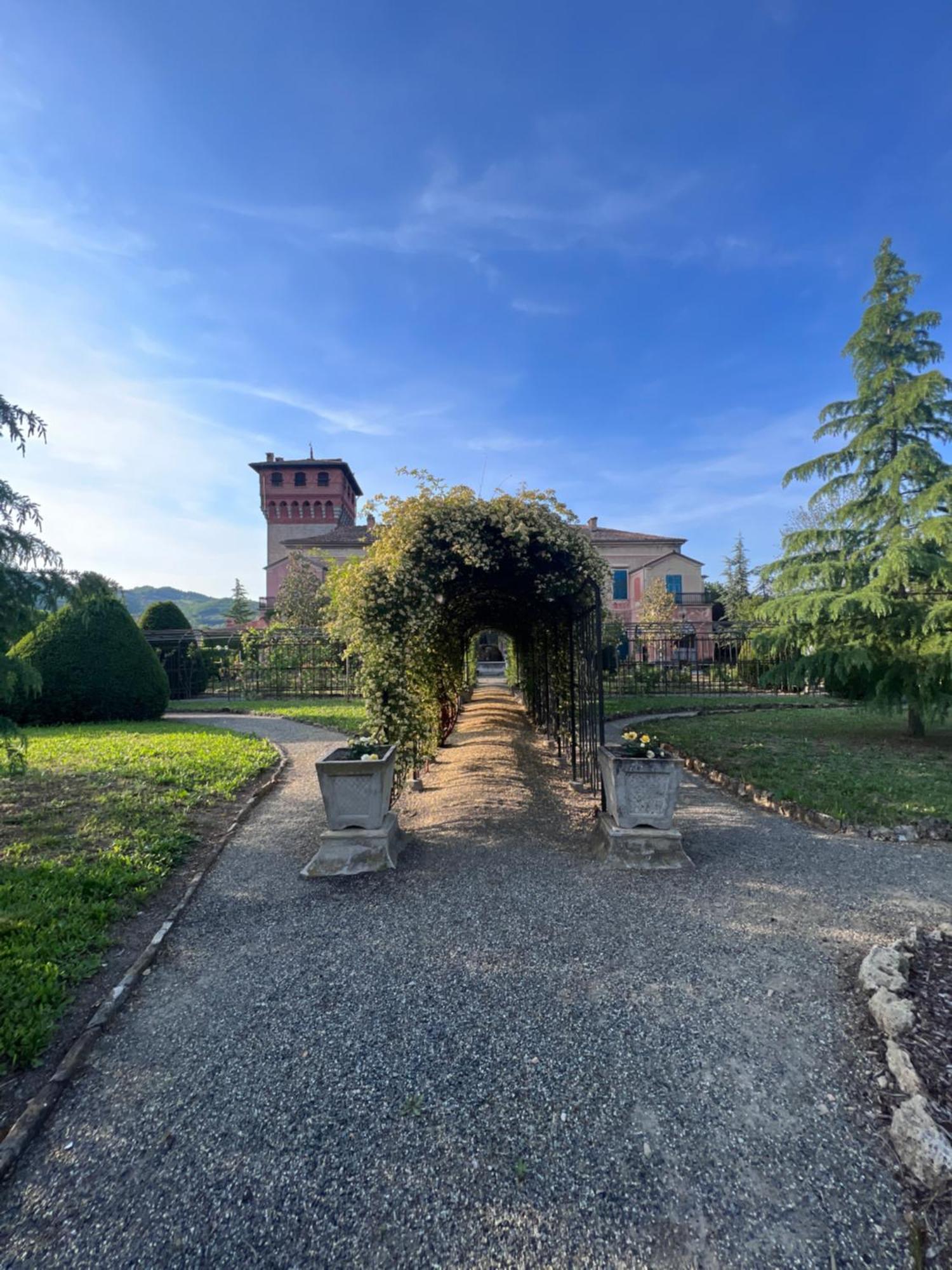 Il Castello Di Bubbio Hotell Exteriör bild