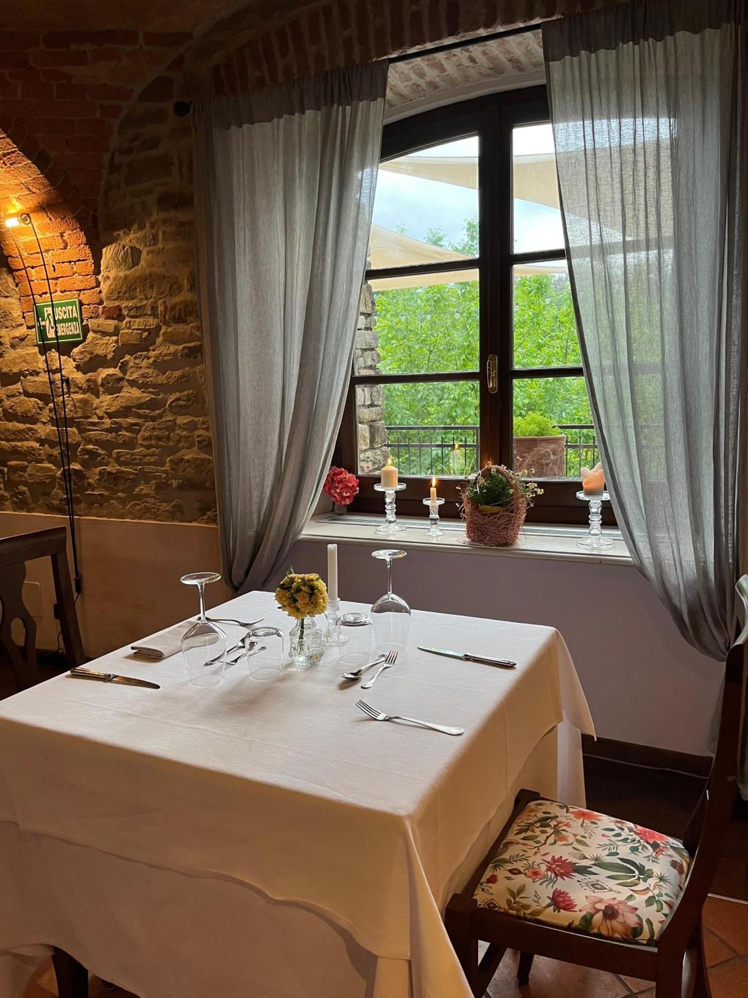 Il Castello Di Bubbio Hotell Exteriör bild