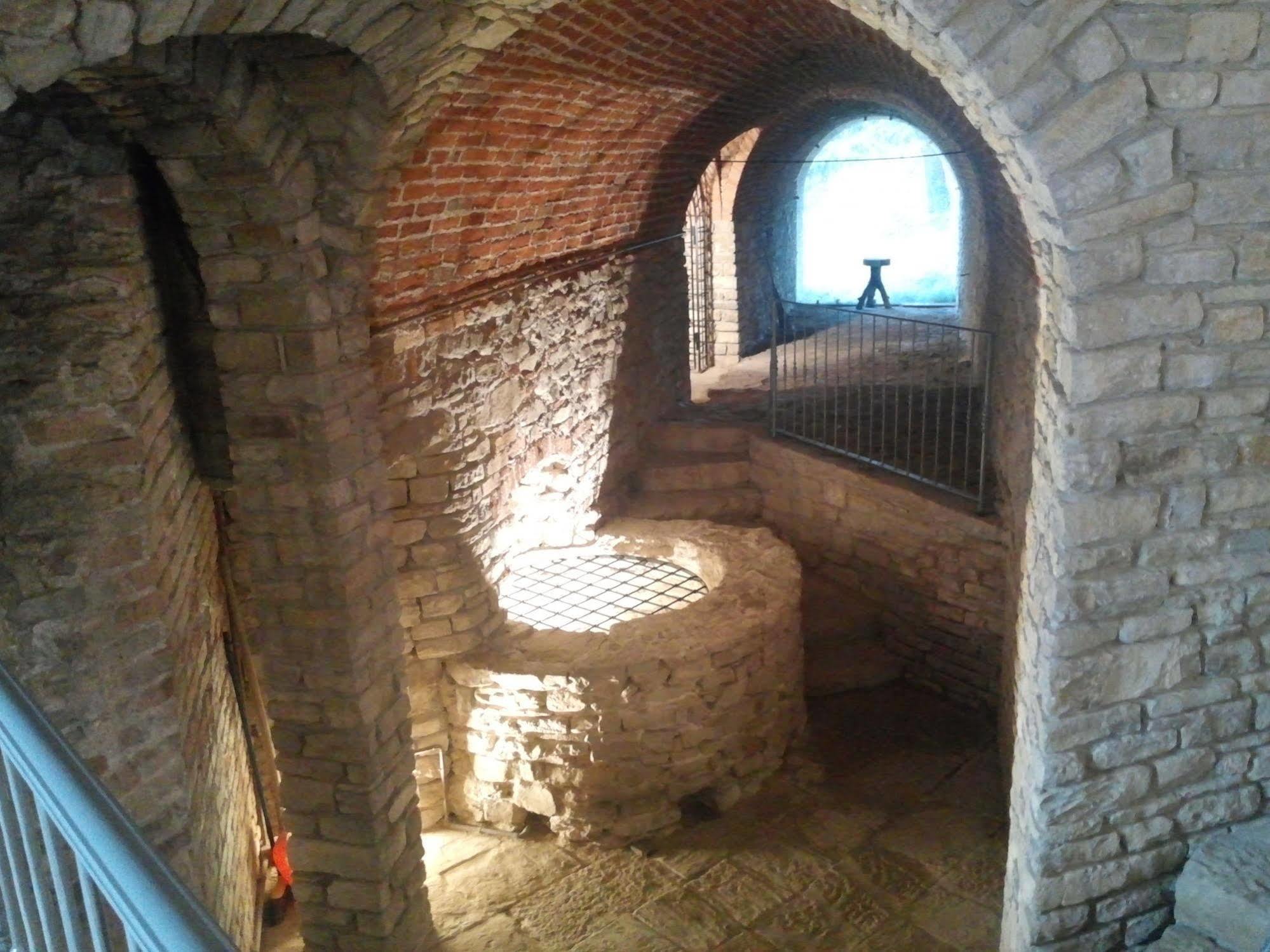Il Castello Di Bubbio Hotell Exteriör bild