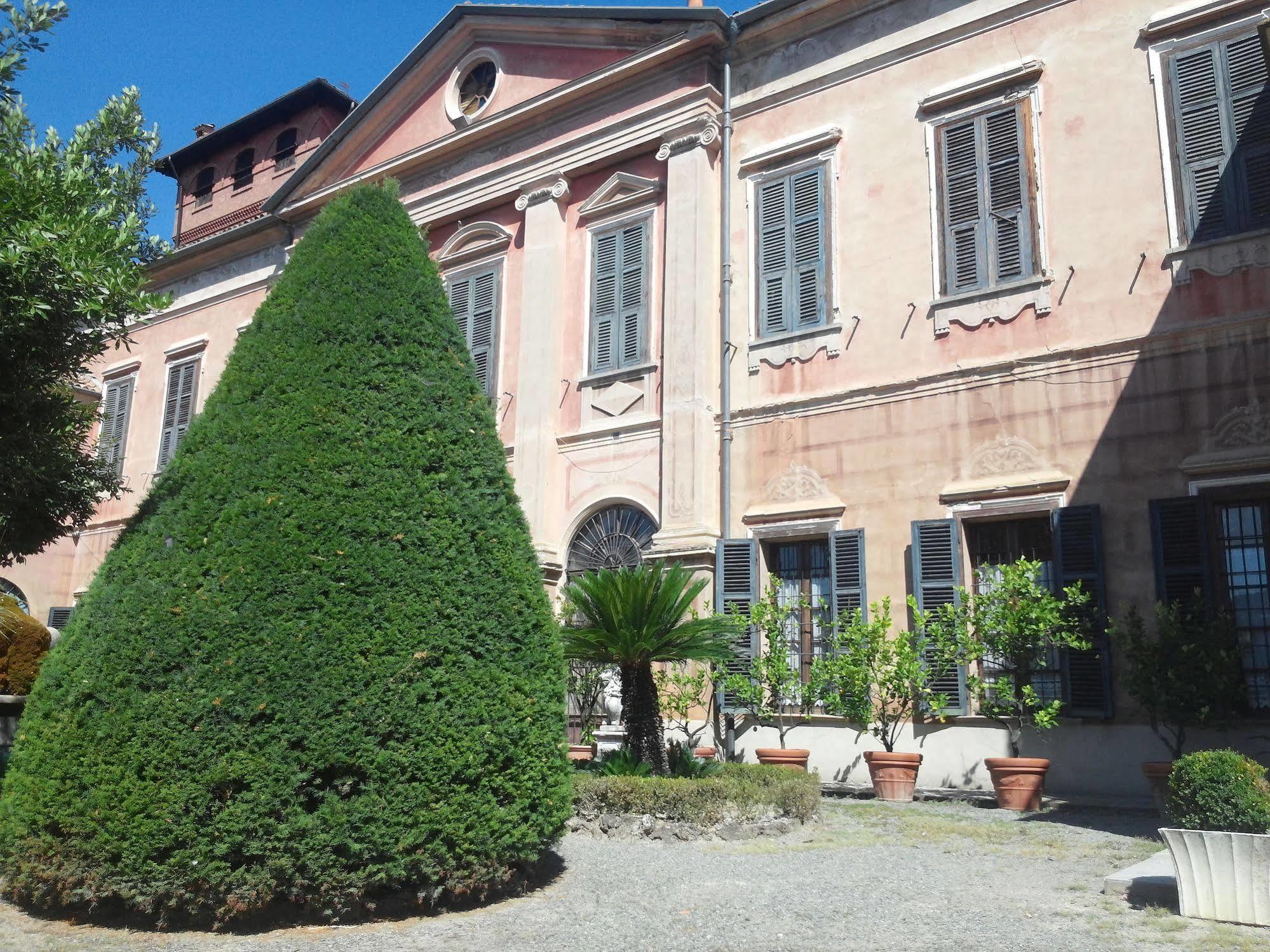 Il Castello Di Bubbio Hotell Exteriör bild